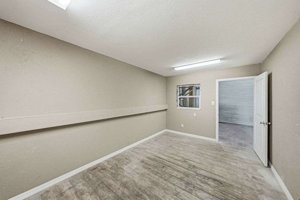 2,500 SF Clean Warehouse with Offices - South Lakeland