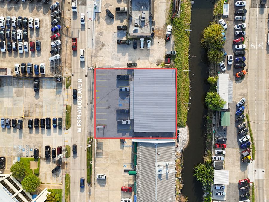 Freestanding Retail Property with Parking on W Esplanade Ave