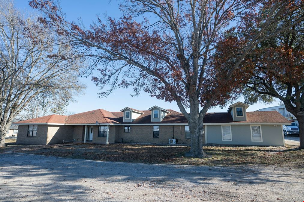 7765 FM 482 - Office
