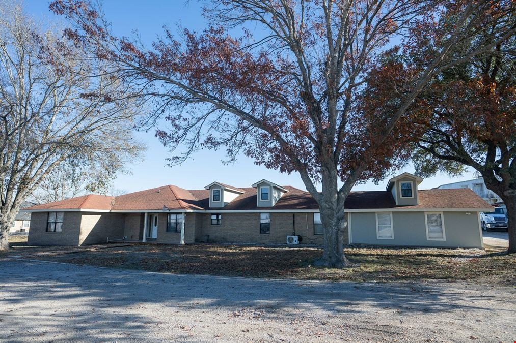 7765 FM 482 - Office