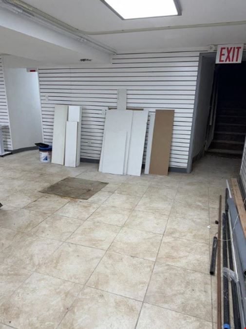 Spacious Restaurant Salon Pharmacy Retail Store Off Main Street Lease