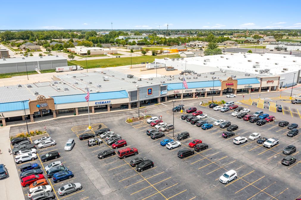 Aldi & Eyemart Express at Parkway Pointe