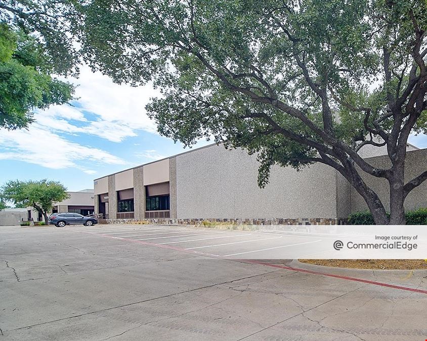 2900 Gateway Drive & 6025 Commerce Drive