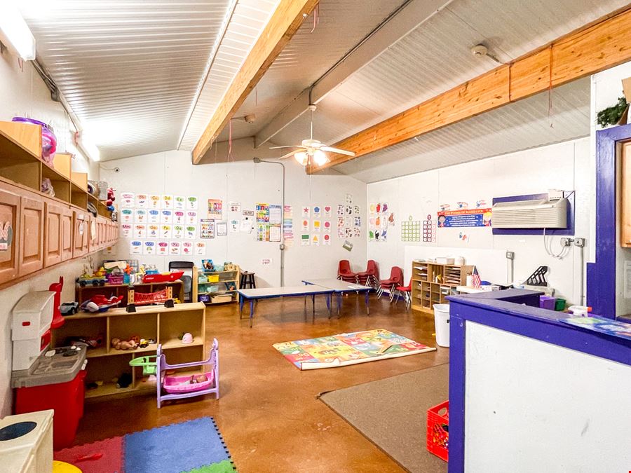 Versatile Facility in Sherwood – Ideal for Daycare or Medical Use