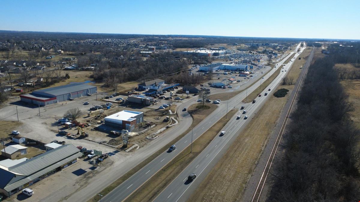 1090 S Lynn Riggs Blvd - Retail