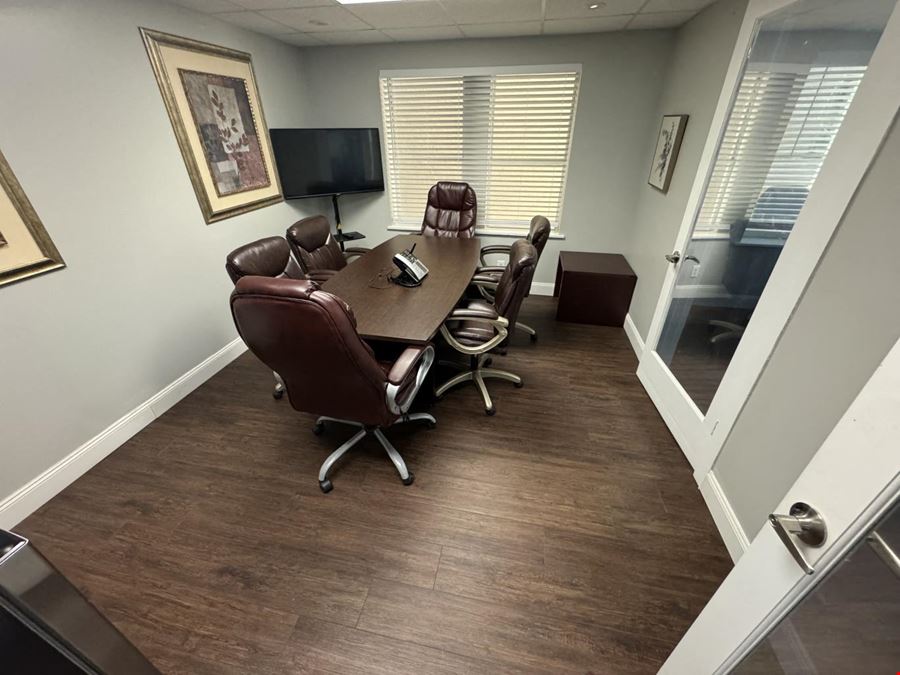 700 SF Suite 303 Professional Office Space