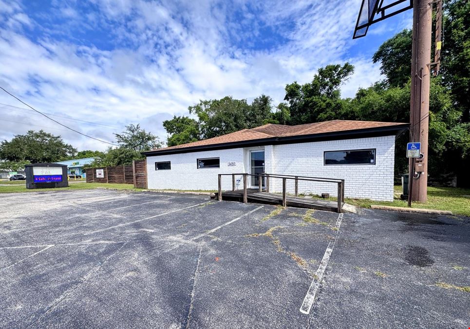 Barrancas Ave in Pensacola, FL Building and F