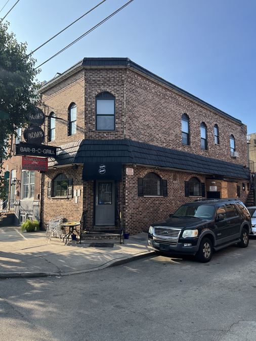 1,920 SF | Turn-Key Bar / Restaurant Building with Liquor License for Sale | 1026 Wolf Street