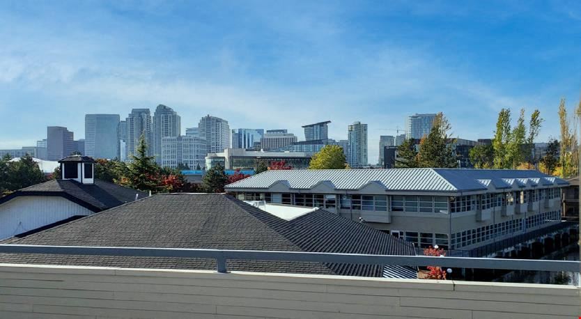 40 Lake Bellevue