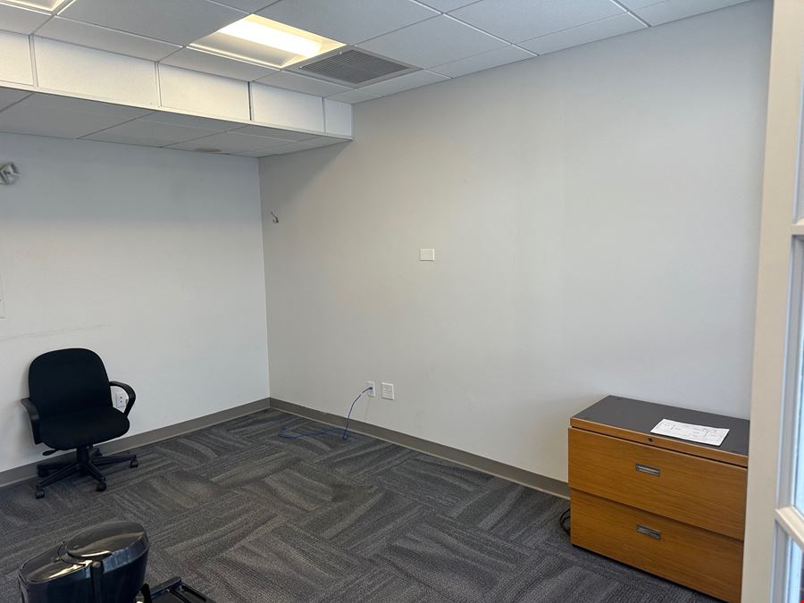 SHARED OFFICE SPACE  BROOKFIELD COMMONS