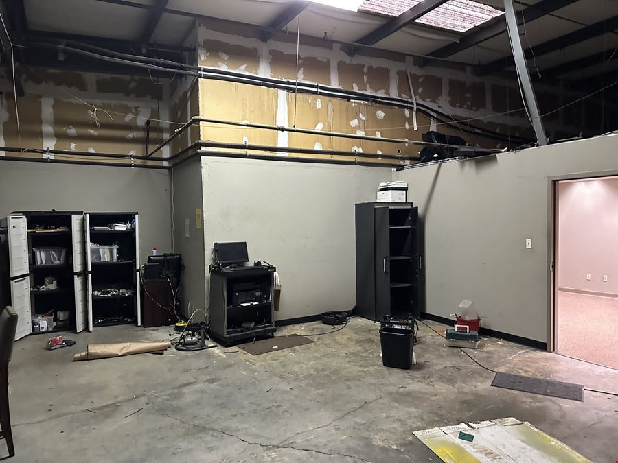 Flex/Office 211 Center Park Dr Ste 3010