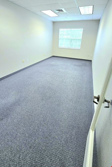 Immaculate Riverwalk Park Office Space!