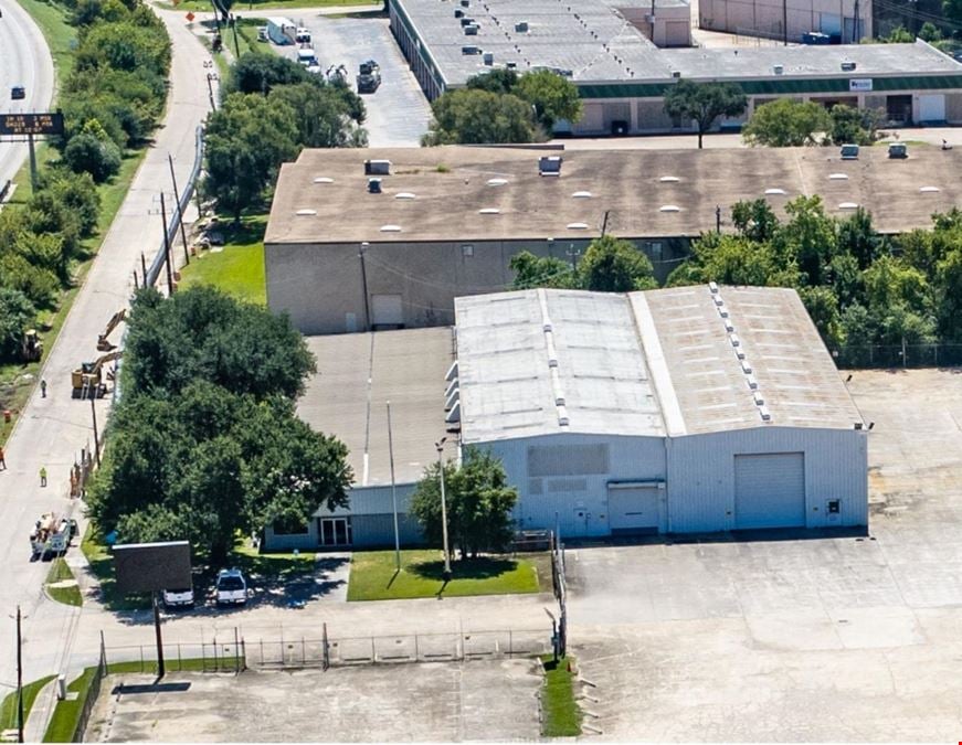 7010 North Loop East Freeway