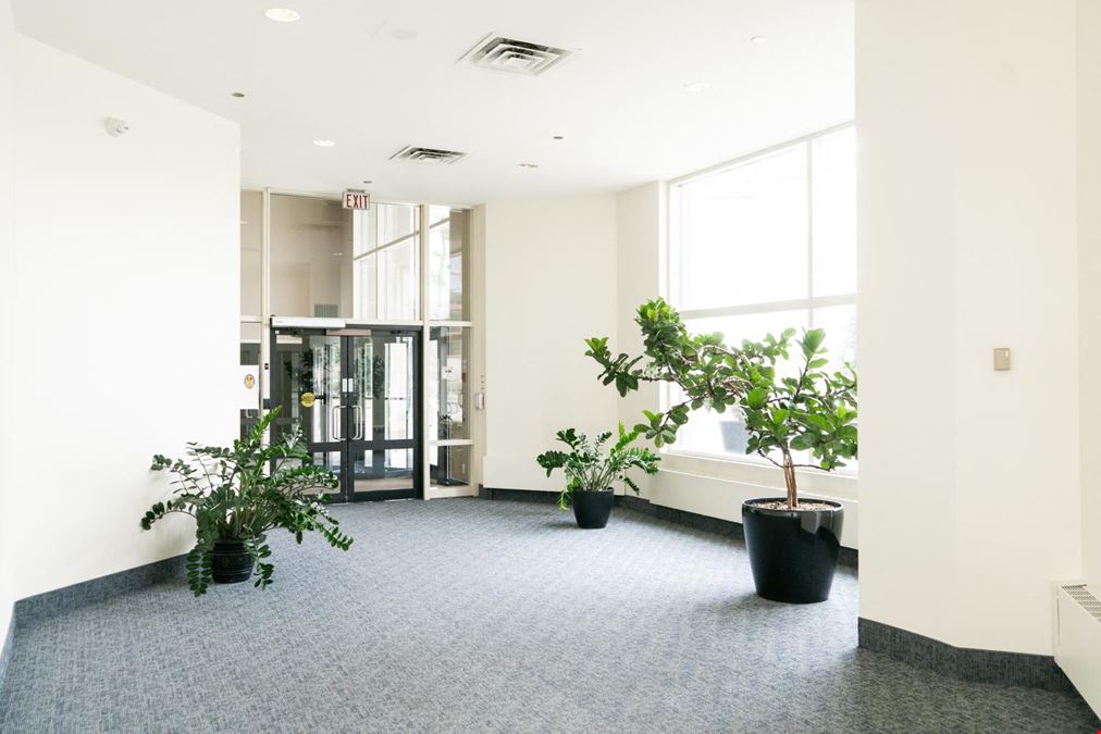 Gateway Centre - 3000 Steeles Avenue East