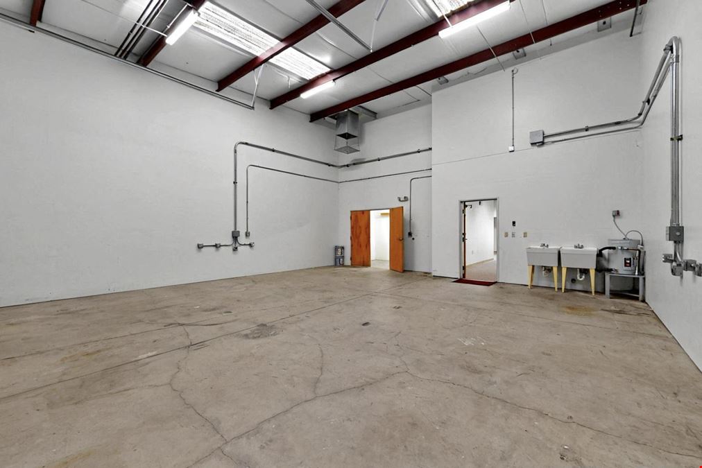 Paseo Area Office/Warehouse – Gated Yard + 3-Phase Power + Drive In Door