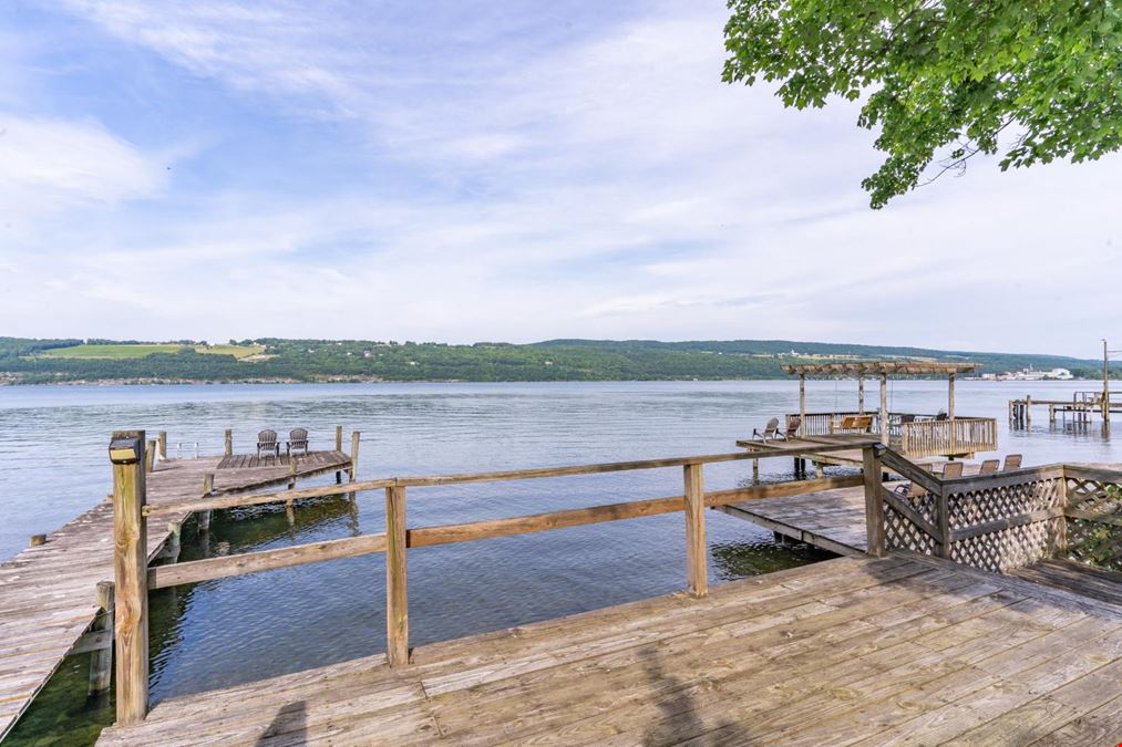 Admiral Peabody's  Lakeside Lodging