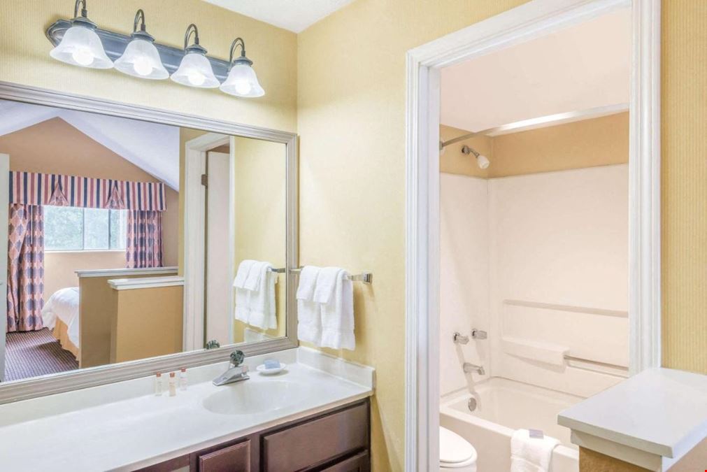 Hawthorn Suites - Dayton, OH