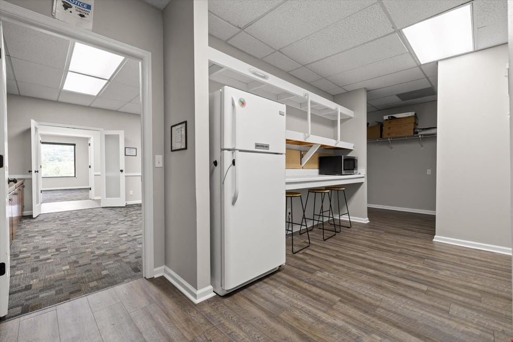 2 Executive Suites 