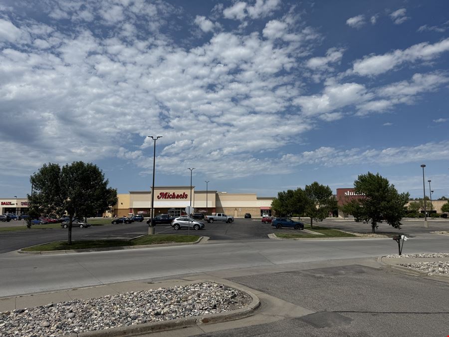 1,544 SF Retail Space in High-Traffic 13th Avenue Shopping Center
