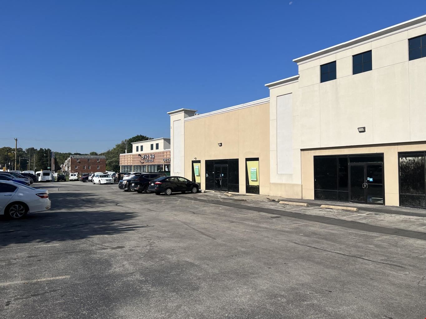 Versatile Retail & Event Space – Perfect for Pickleball or Business!