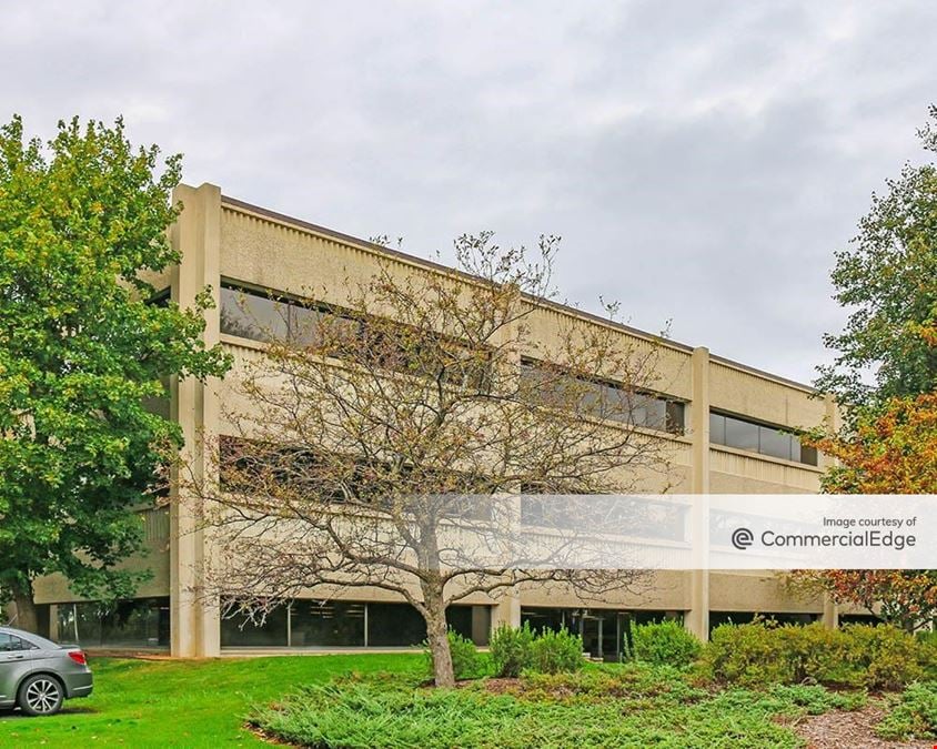 Servicer Sale: Milwaukee MSA Office | Executive Center IV