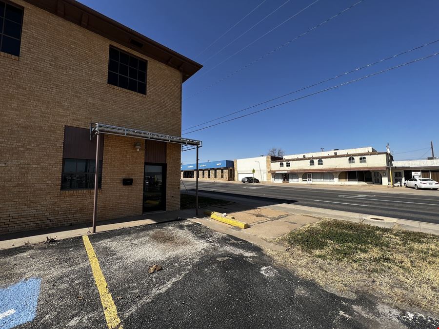 906 E Broadway Street & 101 Hailey Street Sweetwater Texas