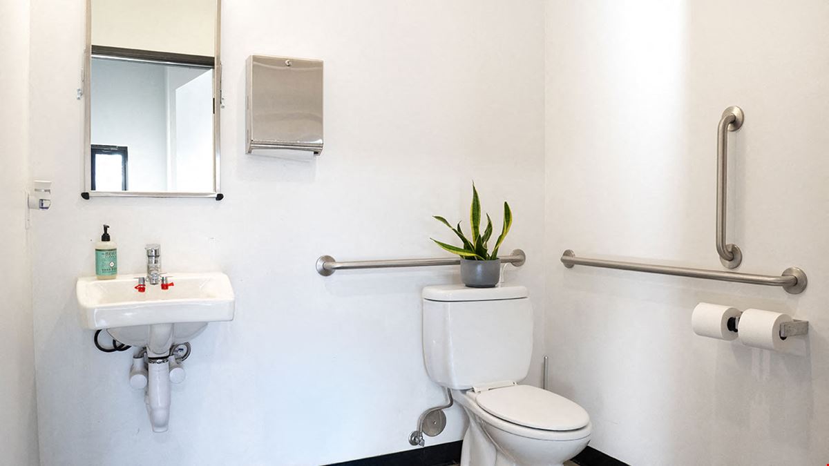 3000 Airport Drive, Unit 404
