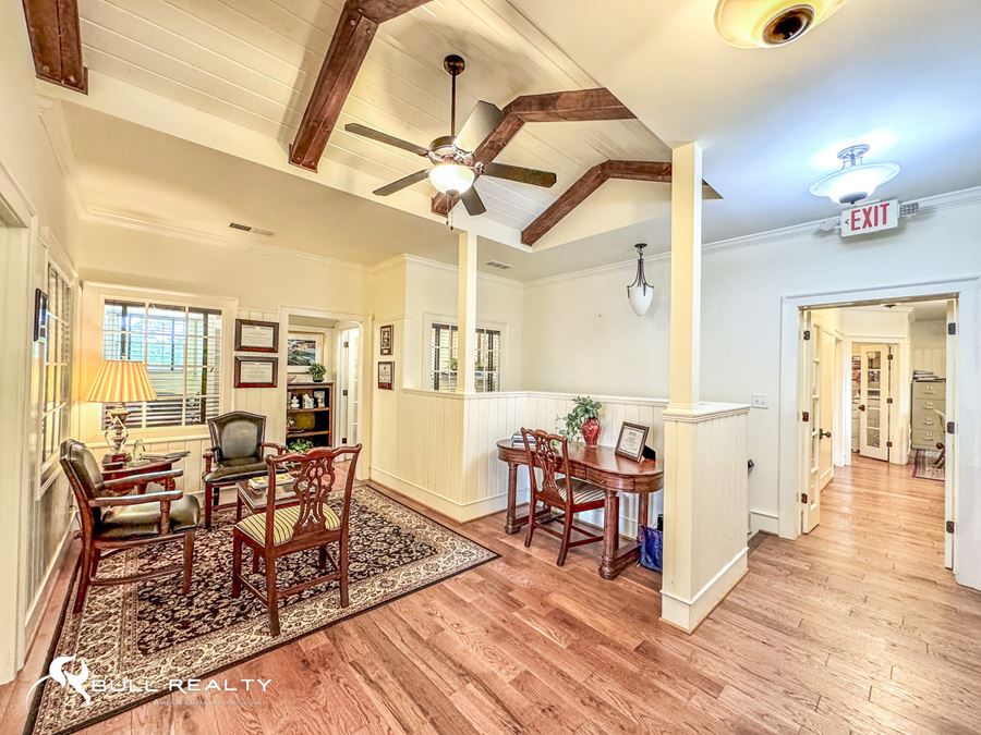 ±2,086 SF Office Suite