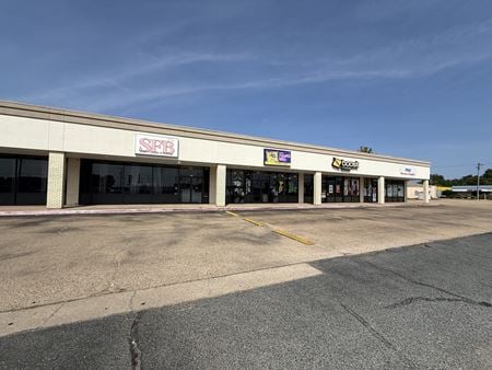 Preview of Retail space for Rent at 819 Benton Road