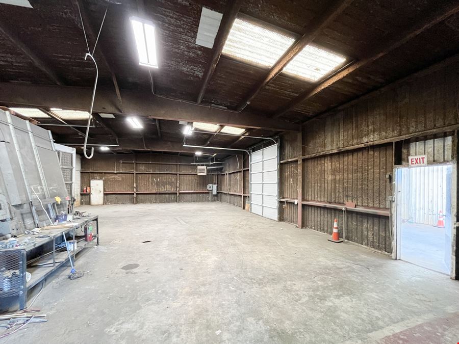 Office / Warehouse With Canopy Near Airline Hwy