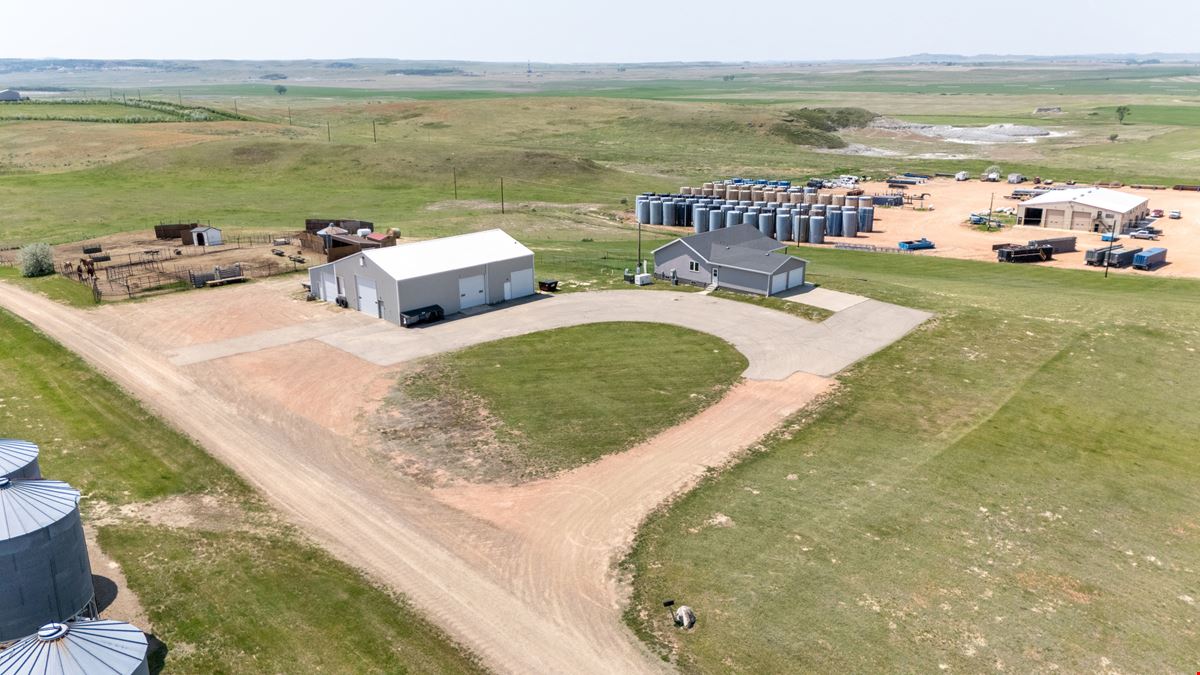 Residential Home w/ a Large Insulated Metal Shop