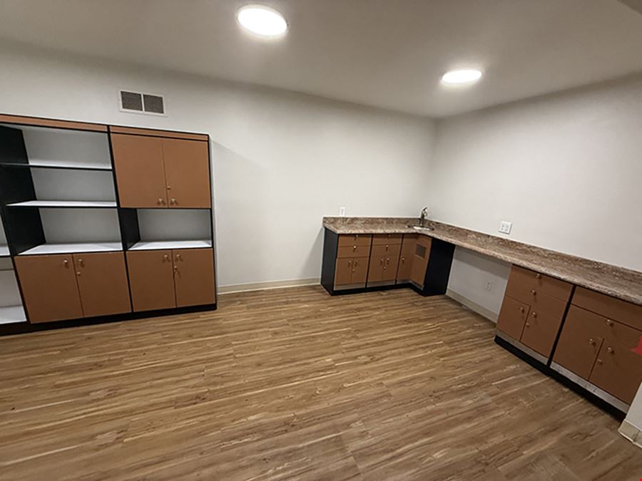 ±2,000 SF Medical/Retail/Office Space For Lease