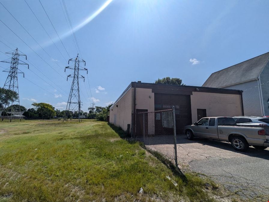 Versatile Industrial Property with Extra Lot – 21 Pommenville St, Pawtucket, RI  02861 & lot 927 Campbell St 