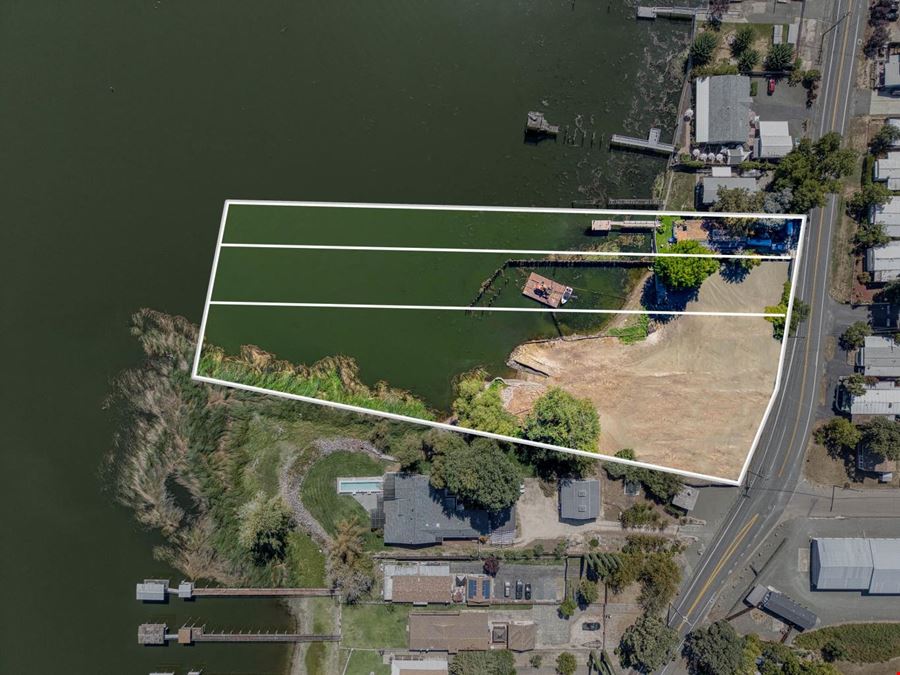 Lakeport: Lake Front Property