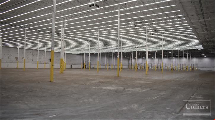 ±861,000-SF Move-In Ready Industrial Distribution Center