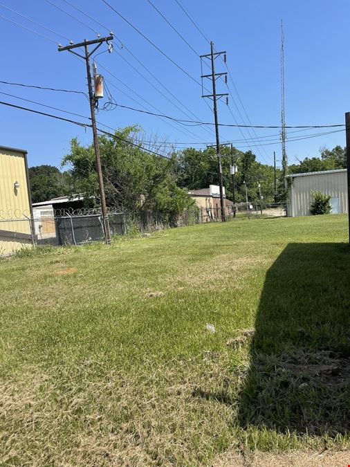 +/- 2,100 SF Office/Warehouse + Adjacent Lot For Lease