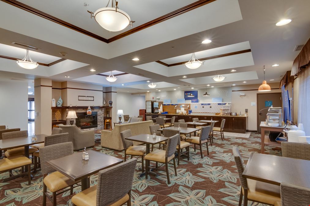 Holiday Inn Express & Suites Emporia KS