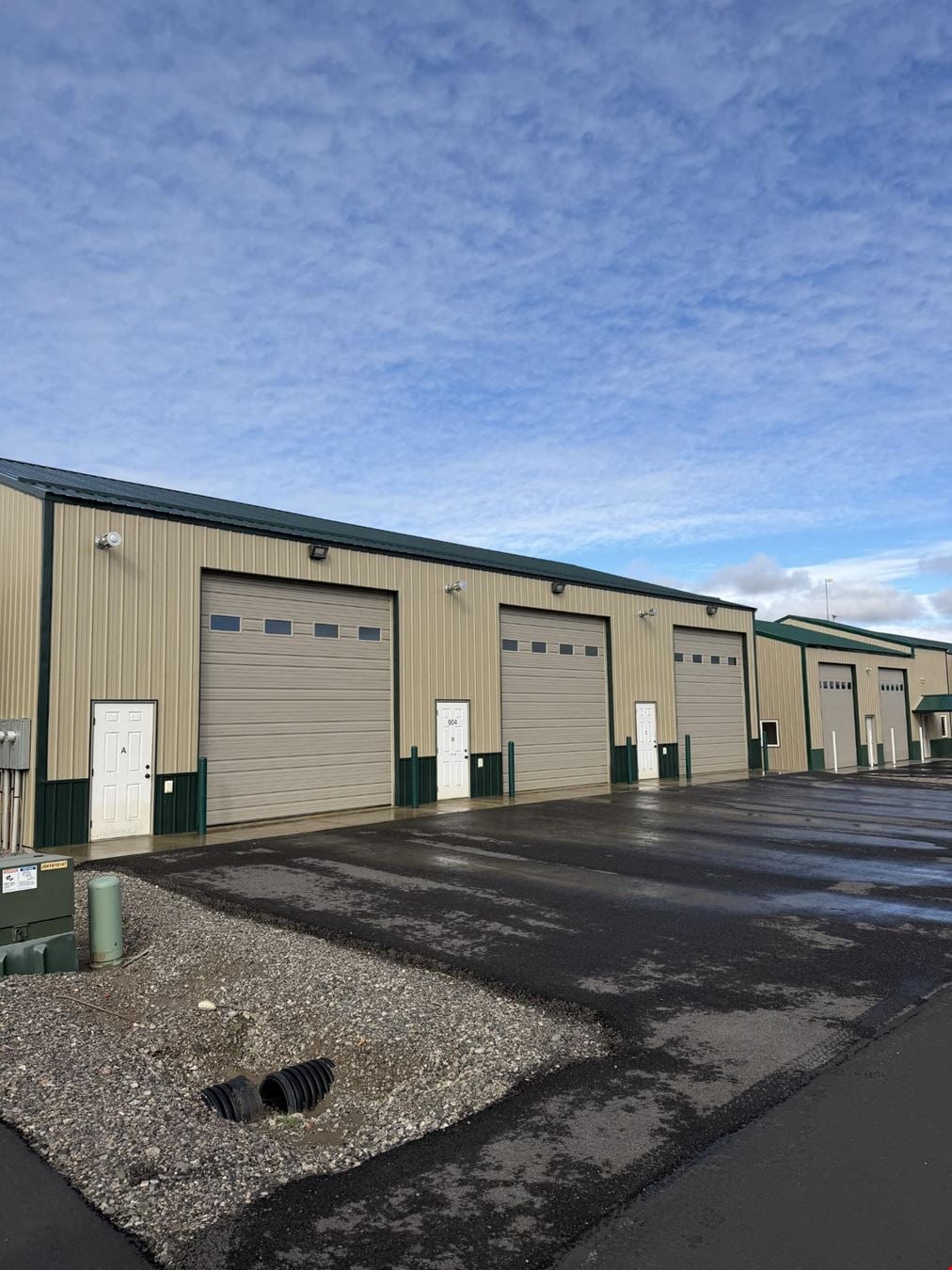 904 E Toy Storage St