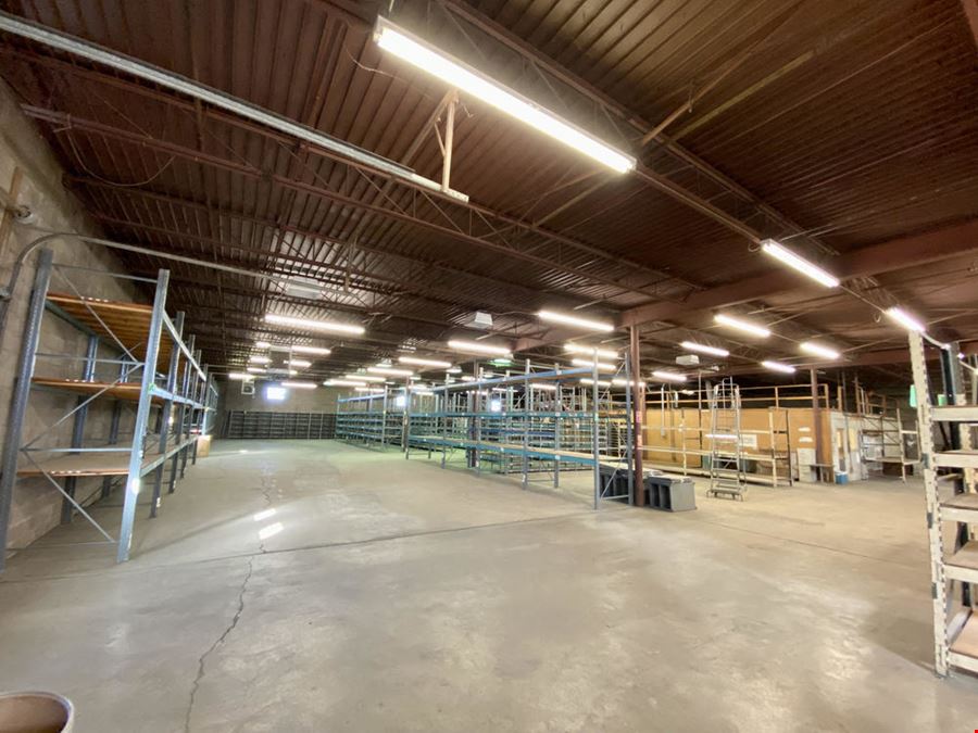1010 NE 3rd: Dock High Warehouse With Office
