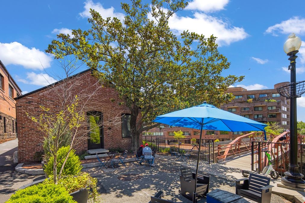 Caton's Walk (1046-1054 Potomac Street NW & 1025-1034 33rd Street NW)