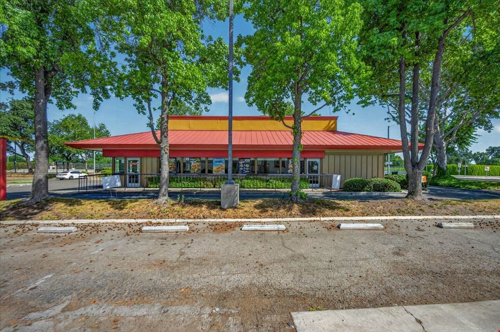 Freestanding Drive-Thru Restaurant Building in Visalia, CA