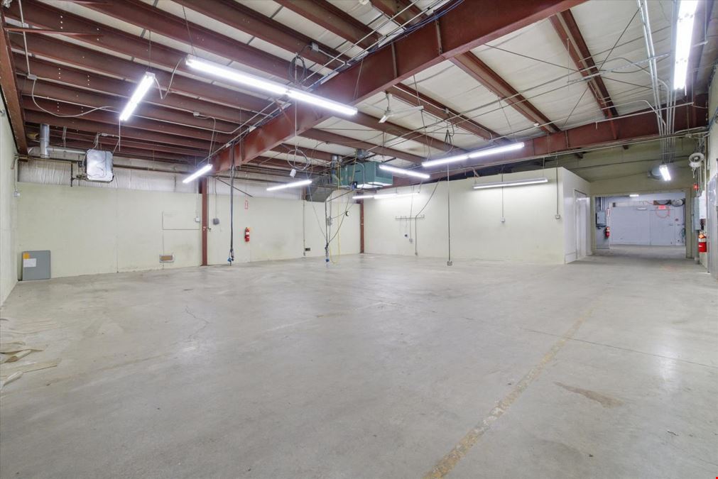 ±24,568 SF Industrial/Flex Building Near MA Border