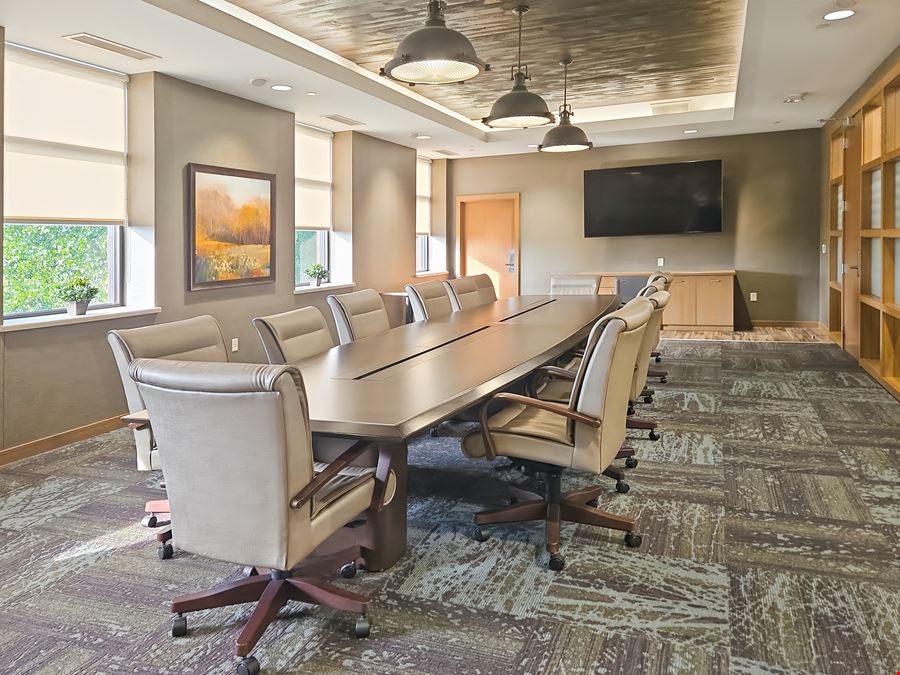Regus - Eau Claire - Oakwood Mall Dr