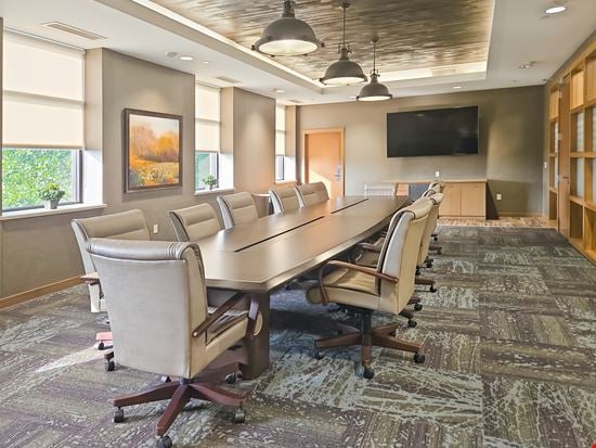 Regus - Eau Claire - Oakwood Mall Dr