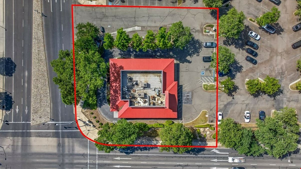Freestanding Drive-Thru Restaurant Building in Visalia, CA