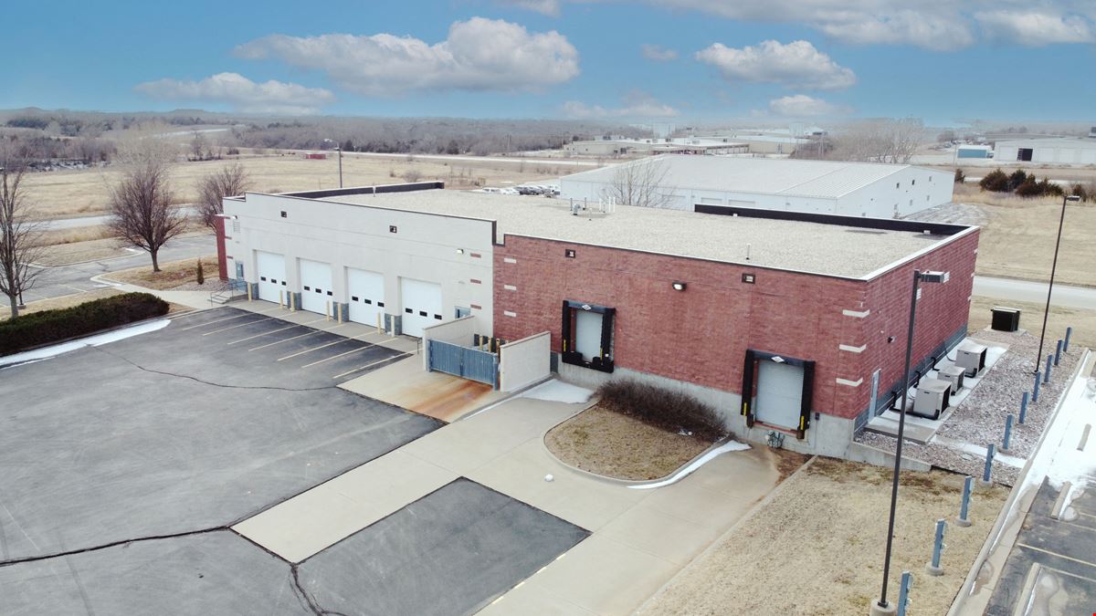 CLASS A OFFICE/WAREHOUSE ON 5.9± ACRES