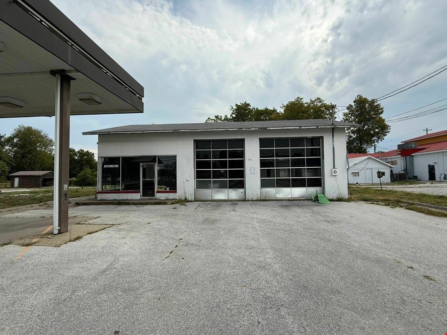 1,200 SF Retail Building For Lease in Nixa