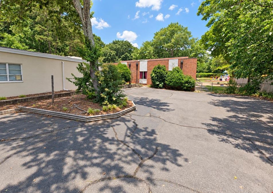 651 E Woodlawn Rd