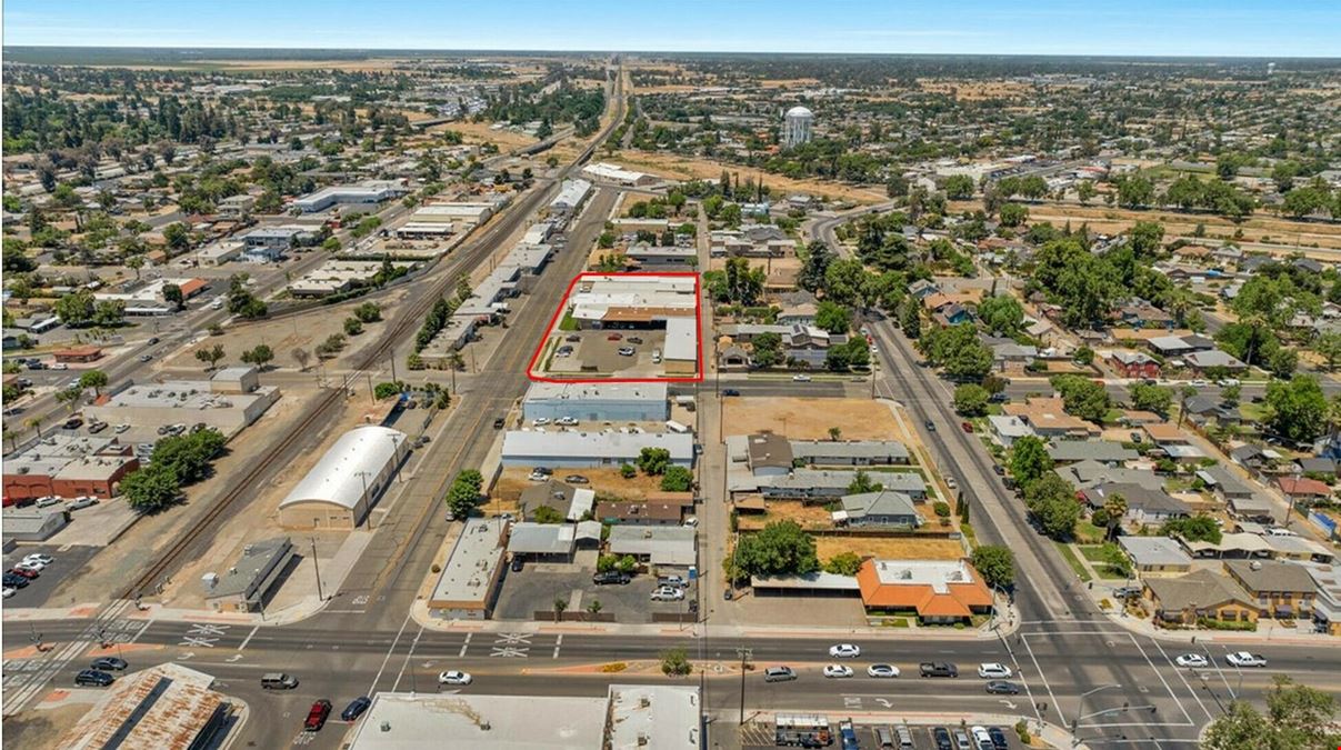 Value Add Investment: ±43,921 SF Industrial Complex @ Corner