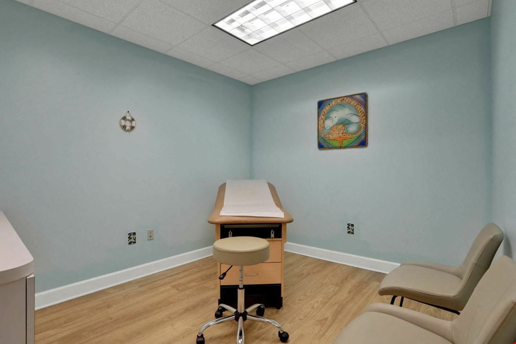SUBLEASE 10365 Hood Rd S Ste 204